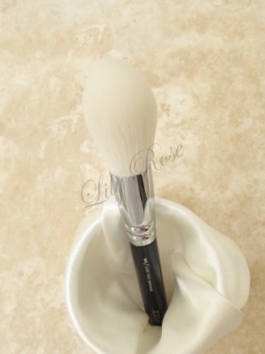 ZOEVA 101 Luxe Face Definer Brush, Goat Hair/Synthetic FIBRE Blend, New, Disc. - Picture 2 of 3