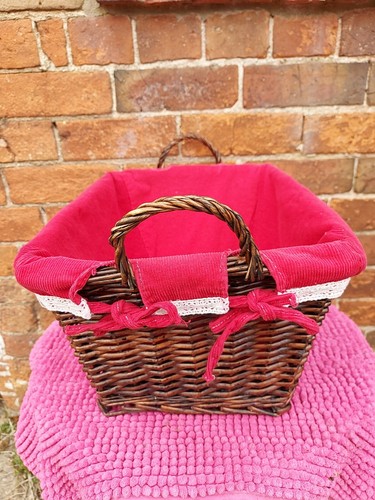 Dark Wicker Basket With Red Liner Wooden Ideal Toys, Storage etc - Picture 4 of 11