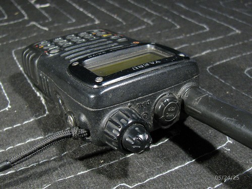 Yaesu VX-7R VHF/UHF Hand-Held Transceiver 4-Band With Charger And Speaker/Mic - Photo 4/24