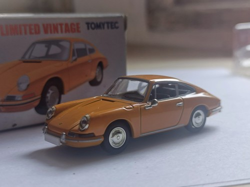 Tomica Limited Vintage Porsche 911 Yellow, LV-86F. Tomytec - Picture 2 of 4