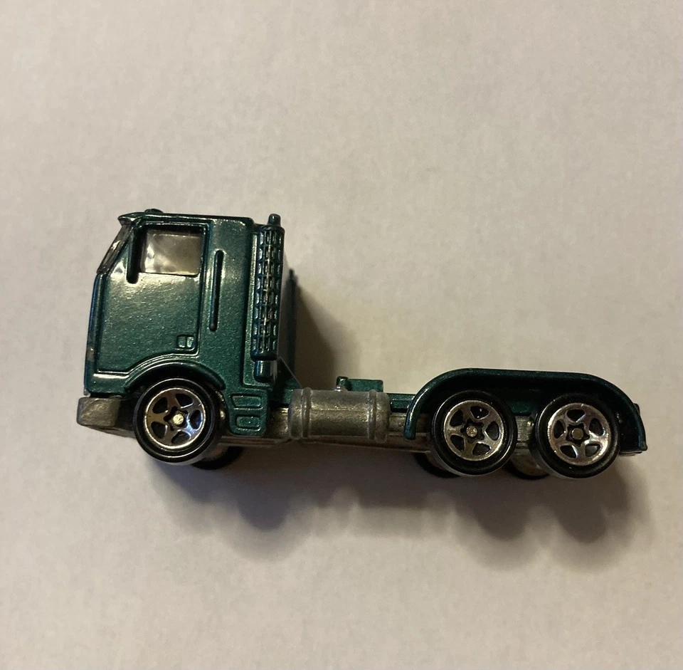 Semirremolque Hot Wheels 1986 vintage seis ruedas diecast 1:64 verde Foto 3 de 4