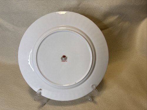 Royal Albert Bone China Yuletide Plate Teacup Saucer Poinsettia & Holly England - Picture 9 of 9