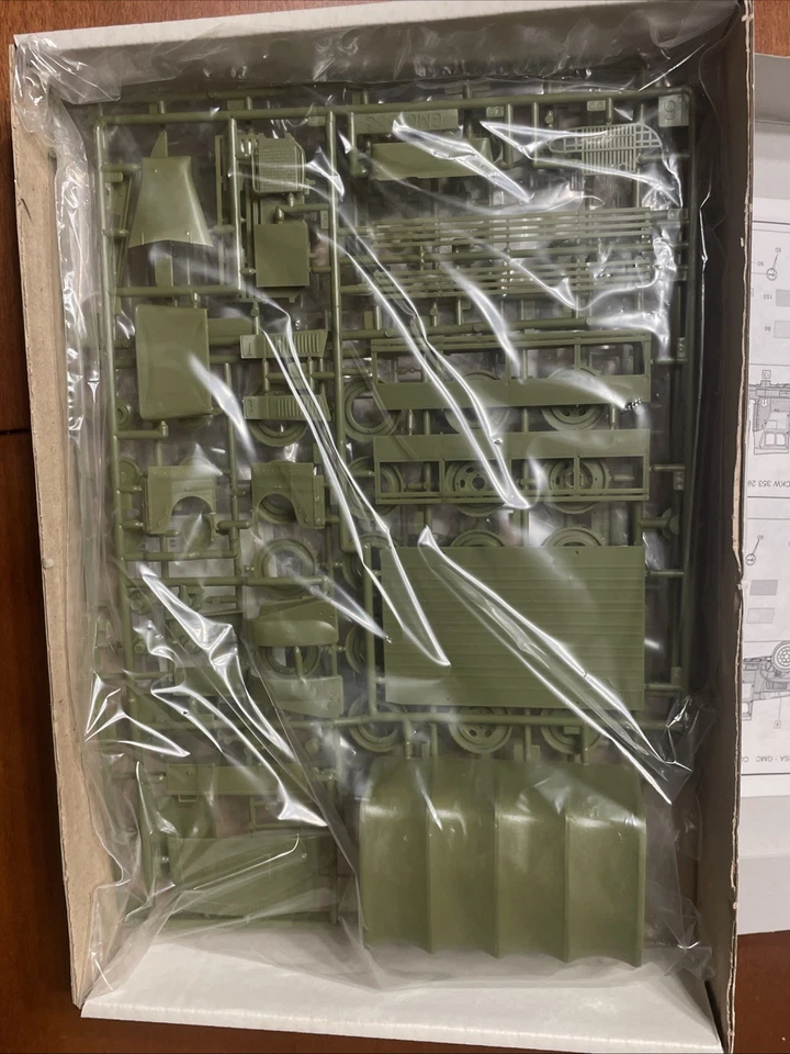 Camión GMC CCKW 353 - Kit Heller sin montar escala 1/35 #81121 Foto 4 de 4