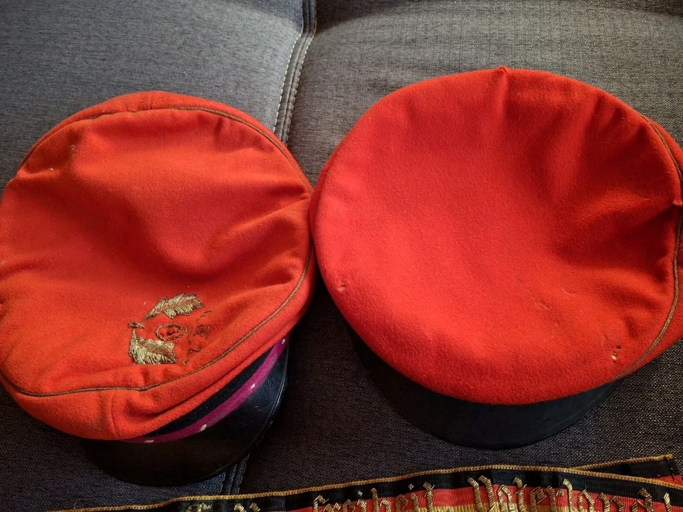 Original Studenten Nachlass Um 1926.   Vier Mützen und 2 Bänder, Gebraucht  ! - Bild 2 von 4