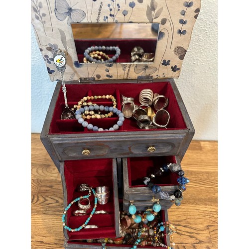 Upcycled Vintage Jewelry Box – Wooden Keepsake Chest, Shabby Chic, Gift for Her - Picture 7 of 9