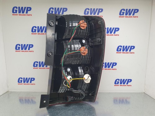 NEW GENUINE KIA CARNIVAL 2006 LEFT TAIL LIGHT 924014J000 - Picture 2 of 2