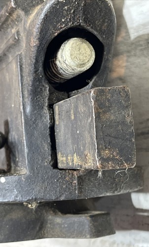 Vintage 4" Bench Vise w/Swivel Base Anvil Pipe Jaws Made In Taiwan Missing Crank - Picture 15 of 17