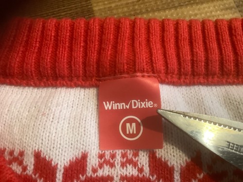 Neu mit Etikett Winn Dixie Ugly Christmas Holiday Winterpullover Pullover rot weiß Größe M - Bild 3 von 13
