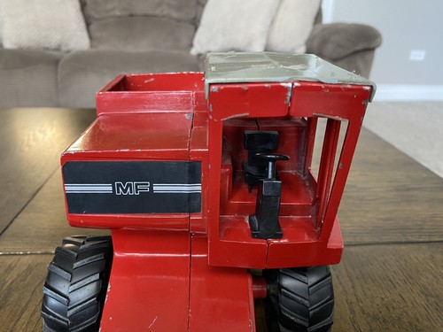 Ertl 1:20 Scale Massey Ferguson 860 Combine Harvester - Picture 8 of 12