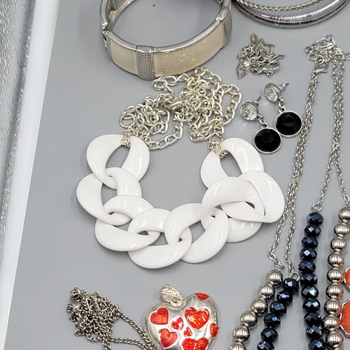 Silberfarben Modeschmuck Konvolut 39 Halskette Armbänder Ohrringe alle tragbar - Bild 9 von 19