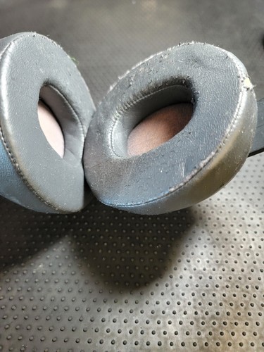 SOL REPUBLIC Master Tracks X3 Black/Grey *worn Ear Cusions - Picture 2 of 3