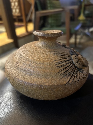 MCM Sand Cast Art Pottery 4" Bud Vase Earth Tone Brown Vintage - Picture 9 of 9