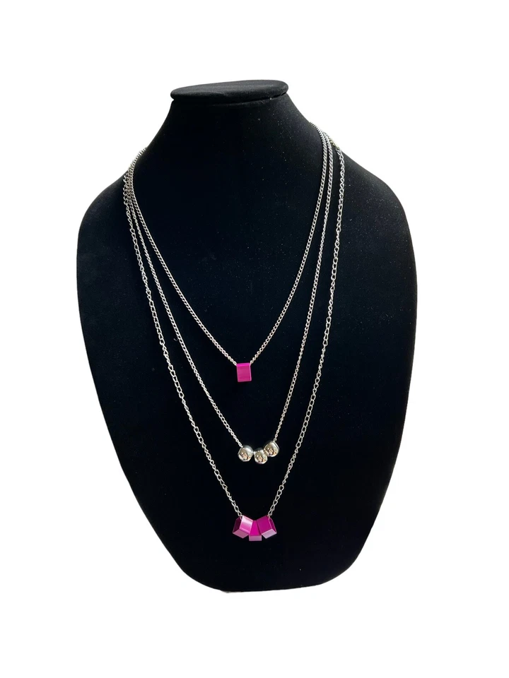 Colar em camadas de metal magenta ousado Paparazzi - Imagem 2 de 3