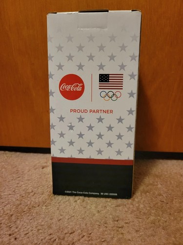 Equipo Olímpico de Natación EE. UU. Medallista de Oro Amanda Barba Coca Cola Talla Única Nuevo en Caja - Imagen 3 de 3