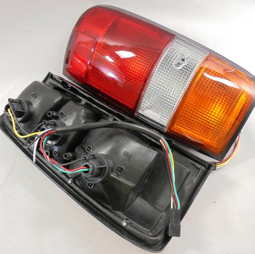 1992-97 Toyota Land Cruiser Fj80 Fj82 Fzj80 Tail Lamp Light Right Off Side to ZA - Picture 3 of 12