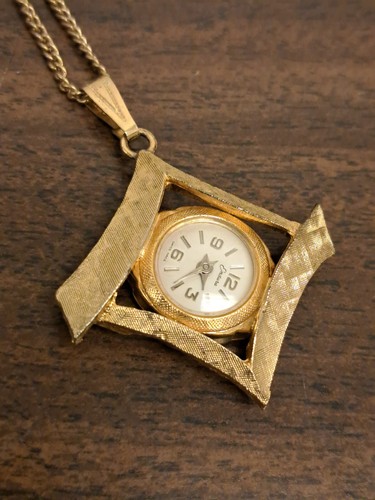 Endura Ladies Vtg Swiss Mechanical Windup Necklace Pendant Watch Works Gold Tone