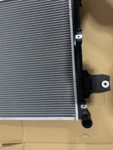 Radiator For Jeep Grand Cherokee WH 4.7L 6.1L V8 2005- Commander XH 4.7L V8 Auto - Picture 3 of 9