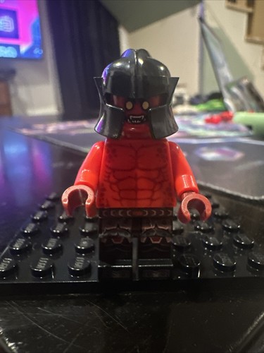 LEGO Nexo Knights - Monster - Red n Black Mini fig / Yellow Eyes - Picture 1 of 4