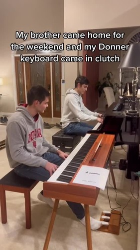 Donner DDP-80 Pianoforte Digitale 88 Tasti Ponderati con Supporto Altoparlante 25W - Video 1 di 1