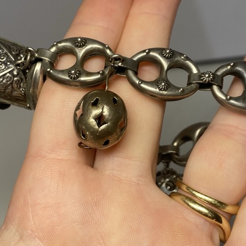 Antique 800 Silver Charm Bracelet 7.5", 45.2 Grams, 5 Charms, Hollow Bracelet - Picture 6 of 12