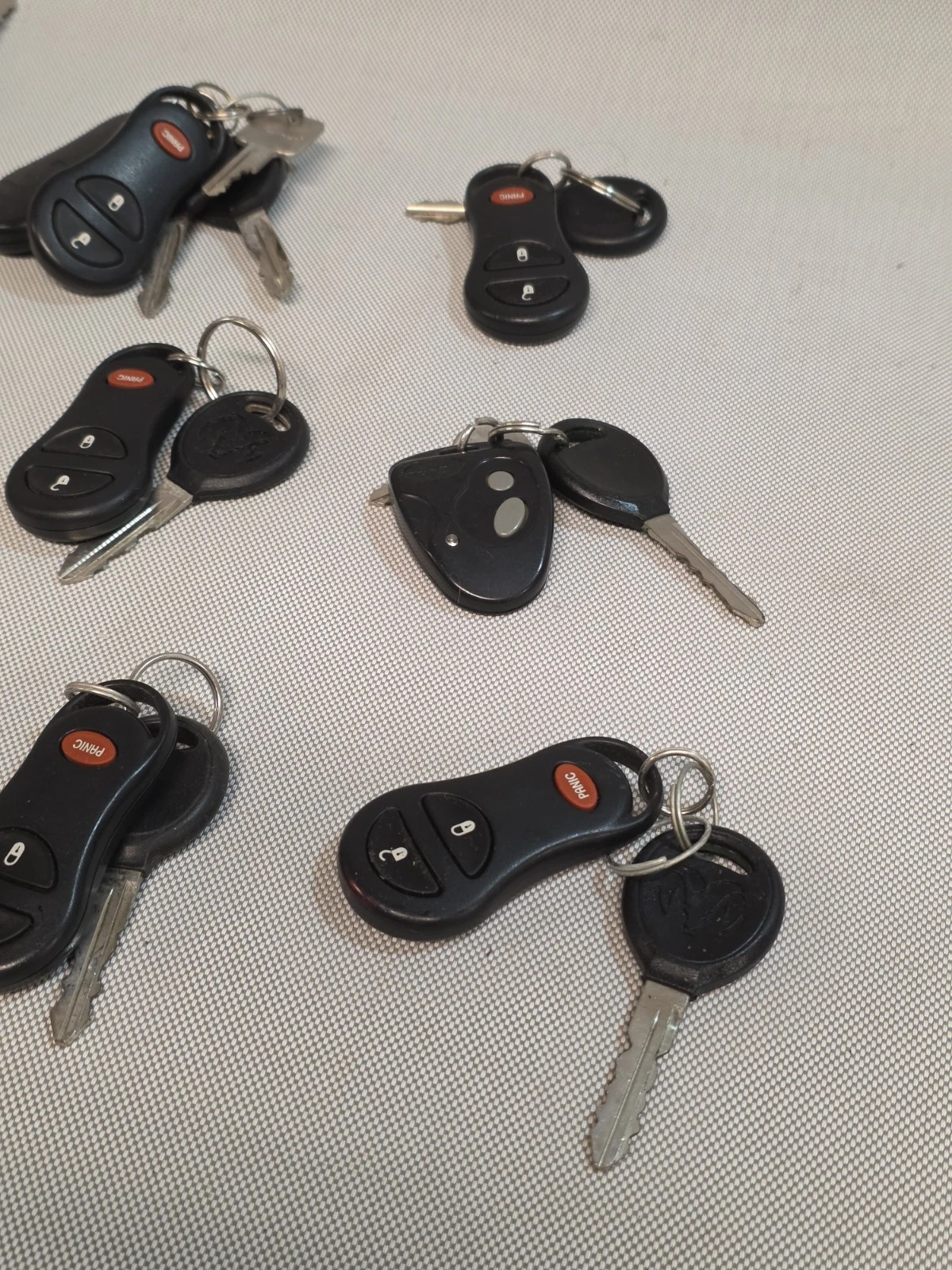 Lot OEM Dodge Chrysler Key Fobs Remotes & Cut Keys Untested Parts Repair - product detail image 2