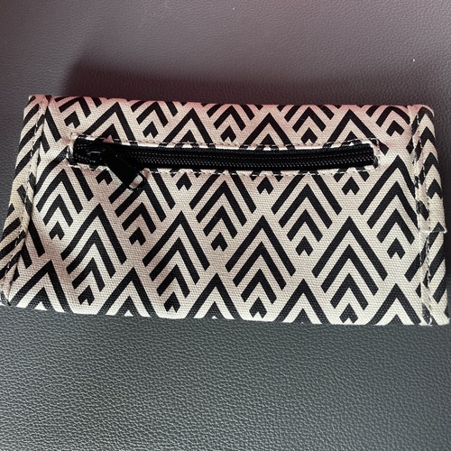 KAVU Dreifachfaltung schwarz & weiß Druckknopfverschluss Geldbörse hinten Reißverschluss Tasche hellbraun innen - Bild 2 von 5