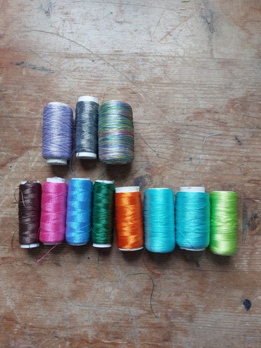 Job Lot Machine Embroidery Thread: Gutterman Sulky, Glow And Metallic - Picture 10 of 10