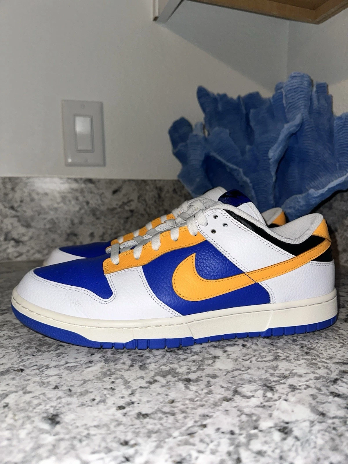 Nike SB ID Dunk Low Premium « Lakers Away » Supreme Jordan Retro Vintage ?