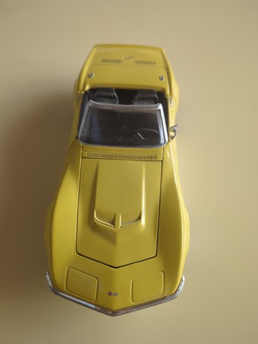 REVELL 1/18 YELLOW 1969 CHEVY CORVETTE L-89 CONVERTIBLE 429 *READ* NO BOX - Picture 4 of 4