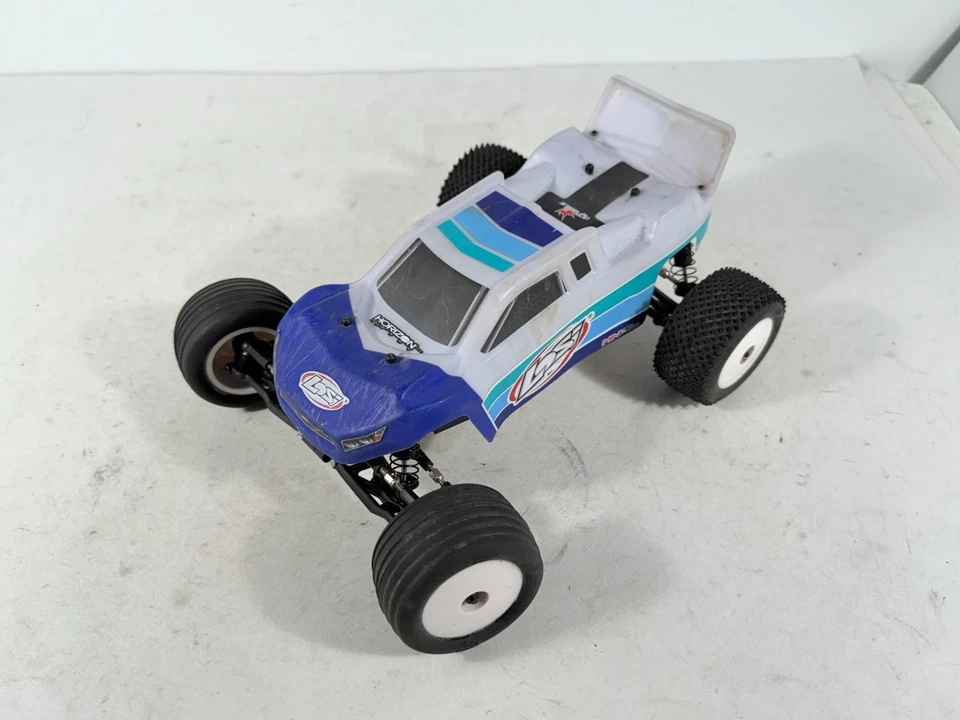 Team Losi Mini-T 2.0 1/18 Scale 2wd Stadium Truck Roller Slider Chassis Used - Image 3 of 4