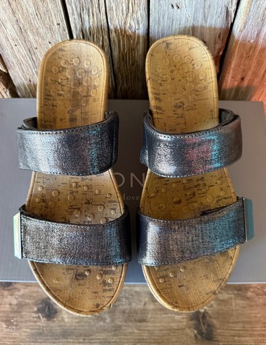 VIONIC Pepper Foil Gunmetal Gray Wedge Leather Adjustable Strap Sandals 8 - Picture 2 of 6