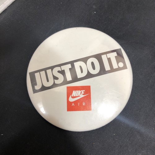 Botón PIN Publicitario NIKE "Just Do It" Años 90 De Colección - Imagen 1 de 3