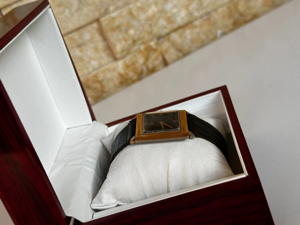 Reloj Zodiac Vintage Años 50 Cuadrado Cuerda Manual Ref 523 011 Relleno Dorado 28mm Negro Foto 4 de 4