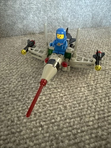 LEGO 6824 Classic Space Dart Complete Vintage 1984 W/ Blue Astronaut Minifigure