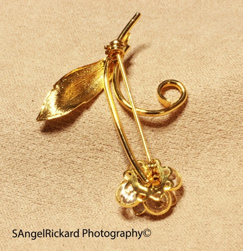 Vintage Flower Brooch brooch pin With Collet Crystal Petals - Picture 7 of 11