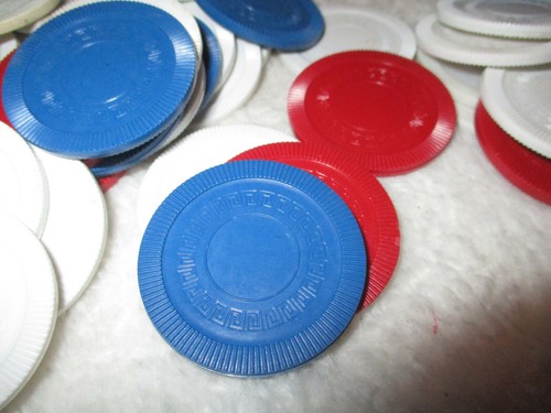 Vintage~Fiches da poker in plastica~rosso~bianco~blu~anni 60~97 qty. - Foto 4 di 8