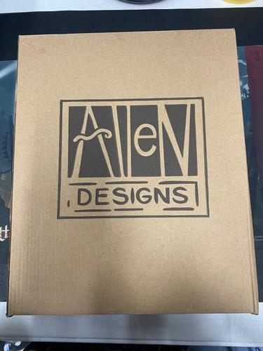 ALLEN DESIGNS PRETTY KITTY PINK WALL CLOCK IN BOX - Picture 2 of 2