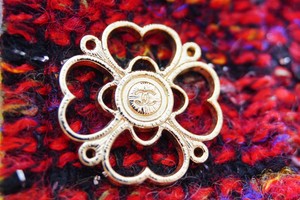 One-Authentic-Chanel-Button-1-pieces-gold-emblem-1-inch