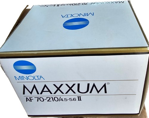 Minolta Maxxum AF 70-210mm f4.5-5.6 Zoom Lens with Hood - Picture 9 of 9