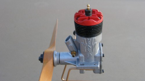 McCoy 29 RED HEAD Lightning Bolt Gas/Nitro Model Airplane Engine w/ Box & Prop - Picture 7 of 24