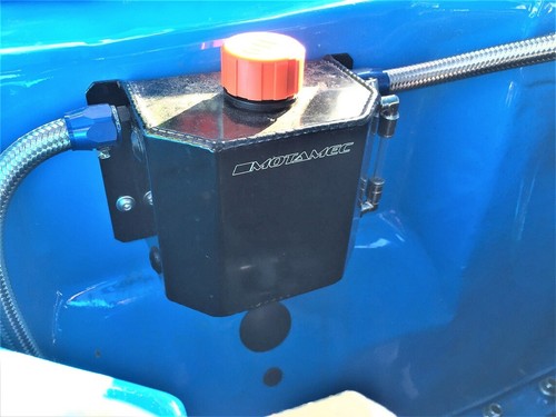 Motamec Alloy 1 Litre Oil Catch Tank with Breather Cap Anodized BLACK - Picture 6 of 11