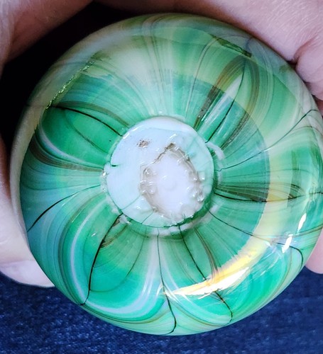 VINTAGE SIGNED & DATED 1984 GIBSON LARGE IRIDESCENT PULLED FEATHER PAPERWEIGHT - Picture 13 of 16