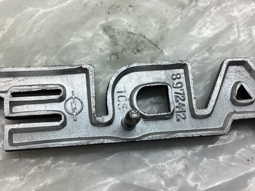 Opel Kadett C Rear Boot Lid Tailgate 3 Pin Metal Badge Emblem 8972412 GM Genuine - Picture 7 of 8