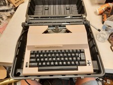 Sears ‘The Electric 2’ w/ auto correction Typewriter Model 161 53151 w/ case thumbnail