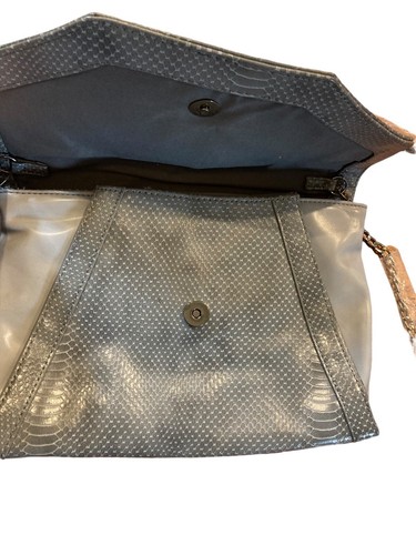 Bandolera plegable gris sobre de edición limitada para mujer nueva con etiquetas gris - Imagen 3 de 5