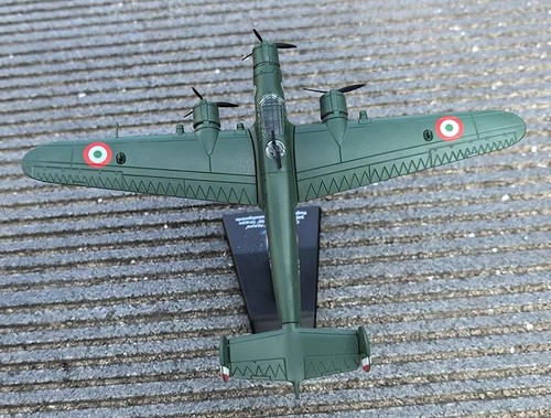 1:144 Diecast Military Model Italian CANT Z.1007bis "Alcione" Bomber Collection - Picture 8 of 9