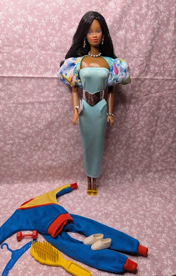 Muñeca Barbie Mattel 1984 AA Gran Forma Filipinas Restaurada/Estilizada Foto 2 de 4