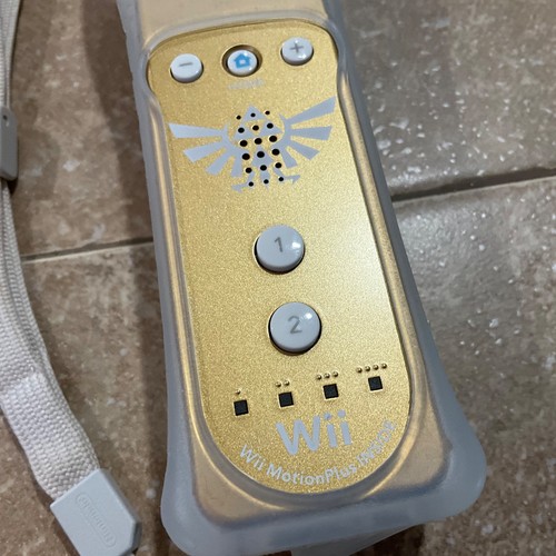 Legend Of Zelda Skyward Sword Gold Edition Nintendo Wii Remote Motion Plus MINT - Picture 3 of 15