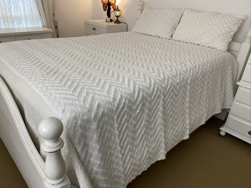 Harvey Norman L’Avenue White Cotton Chenille Chevron Stripe Double Bedspread Set - Picture 11 of 21