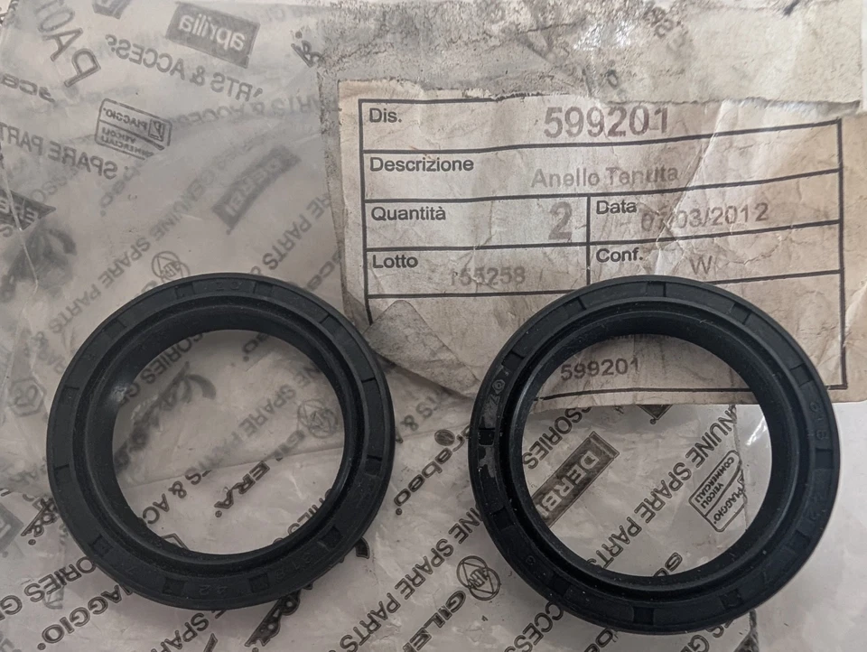 Piaggio Fly 50 2T 4T 125 98-15 Liberty 125 06-15 Front Fork Oil Seal 599201 x2 - image 1 of 1